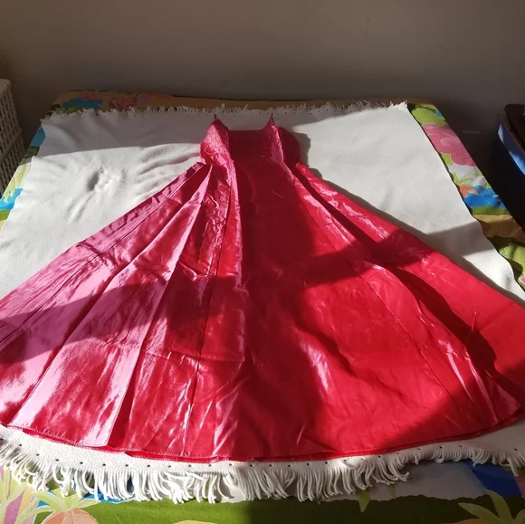 Zum Zum by Niki Livas Spaghetti strap Gown Dress - Picture 3 of 16